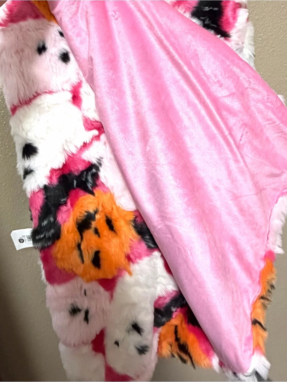 NEW Cupcakes & Cashmere Plush Reversible Halloween Faux Fur Cozy Throw Blanket